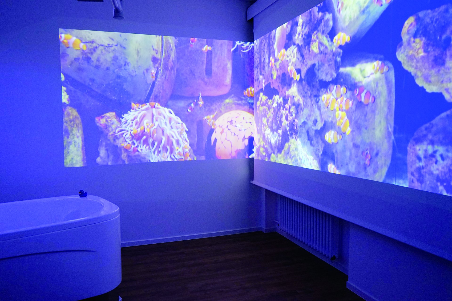 Projektion einer Unterwasserwelt im Kreißsaal am ST. Josefskrankenhaus Heidelberg