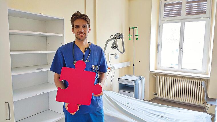 Gianluca Occari mit Puzzleteil