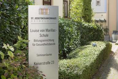Eingangsschild Louise von Marillac-Schule
